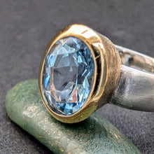 Load image into Gallery viewer, Designer Ring Aquamarin blau 925 Silber Goldfassung modern RG 58 S
