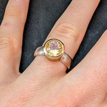 Lade das Bild in den Galerie-Viewer, Designer Ring Citrin gelb 925 Silber Goldfassung RG 57/58 S
