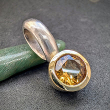 Load image into Gallery viewer, Designer Anhänger Citrin orange gelb 925 Silber teilvergoldet S
