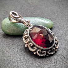 Load image into Gallery viewer, Vintage Granat Anhänger Tracht 835 Silber alt S
