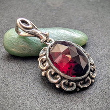 Load image into Gallery viewer, Vintage Granat Anhänger Tracht 835 Silber alt S
