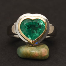 Lade das Bild in den Galerie-Viewer, Herz Ring 18k 750 Weißgold Smaragd Kolumbien 4,8 Carat Verlobungsring RG 54
