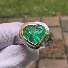 Laden und Abspielen von Videos im Galerie-Viewer, Herz Ring 18k 750 Weißgold Smaragd Kolumbien 4,8 Carat Verlobungsring RG 54
