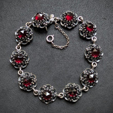 Lade das Bild in den Galerie-Viewer, Vintage Granat Armband 835 Silber Tracht rot alt
