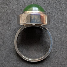 Lade das Bild in den Galerie-Viewer, Vintage Ring 835 Silber Nephrit Jade Midcentury alt RG 55/56
