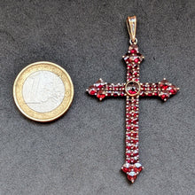 Load image into Gallery viewer, Kreuz Anhänger Silber vergoldet Granat alte Silberschmiedearbeit Tracht S
