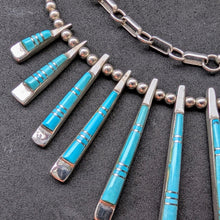 Load image into Gallery viewer, Navajo Collier Sterling Silber 925 Türkis Inlay massive Silberschmiedearbeit S
