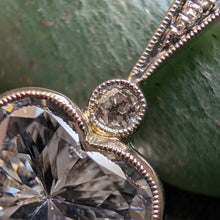 Lade das Bild in den Galerie-Viewer, Art Deco Herz Collier 18k 750 Gold Platin Diamant Kette alt c. 1920 S
