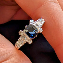 Lade das Bild in den Galerie-Viewer, Art Deco Ring 750 Gold Wien blauer Saphir 1 Ct Diamanten 0,80 Ct RG 52/53 S

