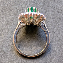 Lade das Bild in den Galerie-Viewer, Entourage Ring Gold 14k 585 Wien Smaragd 1,3 Carat Diamanten 1 Carat RG 53 S
