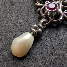 Lade das Bild in den Galerie-Viewer, Antiker Neorenaissance Silber Anhänger Rubin Perle floral alt c. 1860 S
