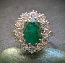 Lade das Bild in den Galerie-Viewer, Entourage Ring Gold 14k 585 Wien Smaragd 1,3 Carat Diamanten 1 Carat RG 53 S
