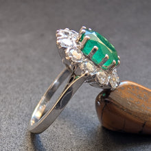 Lade das Bild in den Galerie-Viewer, Entourage Ring Gold 14k 585 Wien Smaragd 1,3 Carat Diamanten 1 Carat RG 53 S
