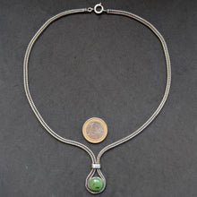 Lade das Bild in den Galerie-Viewer, Gustav Hauber Collier 835 Silber Jade Jadeit Midcentury alt c. 1960s S

