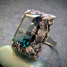 Lade das Bild in den Galerie-Viewer, Jugendstil Ring 835 Silber grüner Spinell Silberschmiedearbeit antik RG 53/54 S
