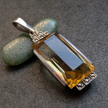 Lade das Bild in den Galerie-Viewer, Art Deco Anhänger 935 Silber Citrin Markasit alt antik c. 1920

