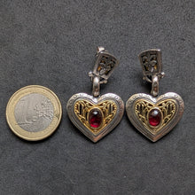 Lade das Bild in den Galerie-Viewer, Vintage Tracht Herz Ohrringe 835 Silber vergoldet Granat Silberschmiedearbeit S
