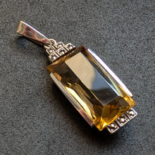 Lade das Bild in den Galerie-Viewer, Art Deco Anhänger 935 Silber Citrin Markasit alt antik c. 1920
