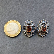 Load image into Gallery viewer, Tracht Ohrringe Ohrclips 925 Silber Granat BS Bartel &amp; Sohn S
