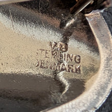 Lade das Bild in den Galerie-Viewer, Vintage Emaille Blatt Brosche Volmer Bahner Denmark VB Sterling Silber 925 alt S
