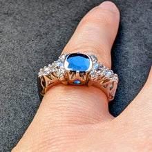 Lade das Bild in den Galerie-Viewer, Art Deco Ring 750 Gold Wien blauer Saphir 1 Ct Diamanten 0,80 Ct RG 52/53 S

