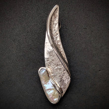 Lade das Bild in den Galerie-Viewer, Moderner Designer Anhänger Sterling Silber 925 Perlmutt Silberschmiedearbeit
