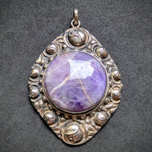 Lade das Bild in den Galerie-Viewer, Jugendstil Anhänger 800 Silber Kohm &amp; Haller Amethyst floral alt antik c. 1920 S
