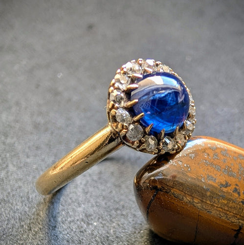 Target Ring 18k 750 Gold blauer Saphir Cabochon Diamant alt c. 1900 RG 55 S