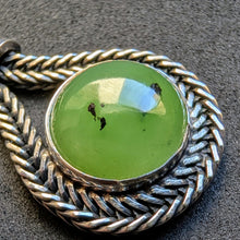 Lade das Bild in den Galerie-Viewer, Gustav Hauber Collier 835 Silber Jade Jadeit Midcentury alt c. 1960s S
