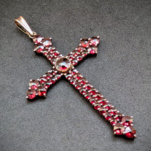 Load image into Gallery viewer, Kreuz Anhänger Silber vergoldet Granat alte Silberschmiedearbeit Tracht S

