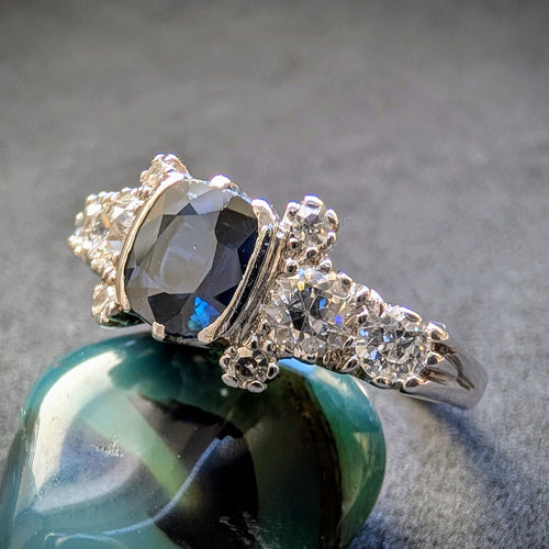 Art Deco Ring 750 Gold Wien blauer Saphir 1 Ct Diamanten 0,80 Ct RG 52/53 S