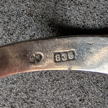 Lade das Bild in den Galerie-Viewer, Vintage Tracht Ring Herz Granat 835 Silber Silberschmiedearbeit alt RG 53 S
