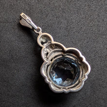 Lade das Bild in den Galerie-Viewer, Art Deco Designer Anhänger 835 Silber blauer Spinell KFW alt c. 1930 S
