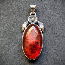 Load image into Gallery viewer, Anhänger N. E. From Danmark Sterling Silber Bernstein florales Design S
