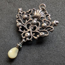 Lade das Bild in den Galerie-Viewer, Antiker Neorenaissance Silber Anhänger Rubin Perle floral alt c. 1860 S
