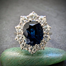 Lade das Bild in den Galerie-Viewer, Entourage Ring 18k 750 Gold blauer Saphir 2,5 Carat Diamanten 0,80 Ct RG 55/56 S
