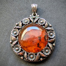Lade das Bild in den Galerie-Viewer, Anhänger N. E. From Danmark Bernstein Sterling Silber 925 florales Design S
