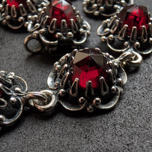 Lade das Bild in den Galerie-Viewer, Vintage Granat Armband 835 Silber Tracht rot alt
