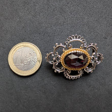 Lade das Bild in den Galerie-Viewer, Vintage Brosche 835 Silber Granat rot Tracht Silberschmiedearbeit alt S
