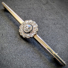 Load image into Gallery viewer, Art Deco Target Brosche 14k 585 Gold Diamanten 0,51 Ct alt antik c. 1920 S
