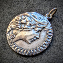 Lade das Bild in den Galerie-Viewer, Jugendstil Anhänger 800 Silber Dame Frau Kopf alt antik c. 1920 S
