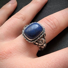 Lade das Bild in den Galerie-Viewer, Neorenaissance Ring Silber Hunde Kopf Mythologie Lapislazuli antik 1900 RG 66 S
