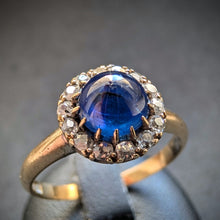 Load image into Gallery viewer, Target Ring 18k 750 Gold blauer Saphir Cabochon Diamant alt c. 1900 RG 55 S
