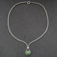 Lade das Bild in den Galerie-Viewer, Gustav Hauber Collier 835 Silber Jade Jadeit Midcentury alt c. 1960s S
