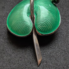 Lade das Bild in den Galerie-Viewer, Vintage Emaille Blatt Brosche Volmer Bahner Denmark VB Sterling Silber 925 alt S
