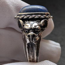 Lade das Bild in den Galerie-Viewer, Neorenaissance Ring Silber Hunde Kopf Mythologie Lapislazuli antik 1900 RG 66 S
