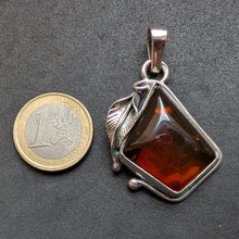 Lade das Bild in den Galerie-Viewer, Vintage Anhänger Bernstein Sterling Silber 925 floral Handarbeit
