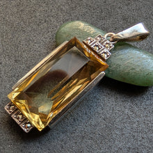 Lade das Bild in den Galerie-Viewer, Art Deco Anhänger 935 Silber Citrin Markasit alt antik c. 1920
