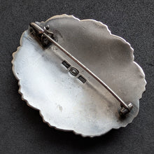 Lade das Bild in den Galerie-Viewer, Jugendstil Brosche 900 Silber RBH Rasmus Björn Halvordersen Perlmutt alt antik c. 1920
