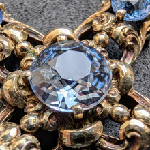 Load image into Gallery viewer, Jugendstil Kreuz Anhänger 835 Silber blau Spinell aquamarinblau antik c. 1920 S
